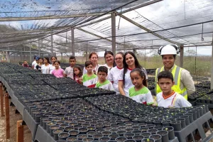 Children visiting the Serrote greenhouse