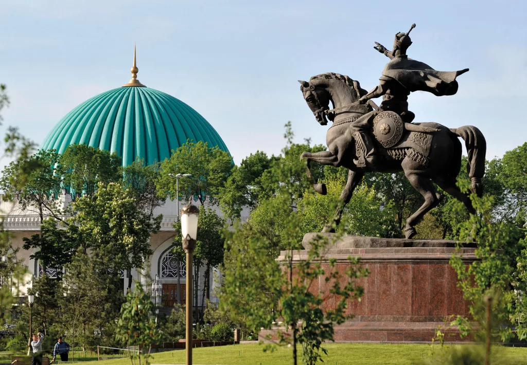 Tashkent: Amir Temur Monument