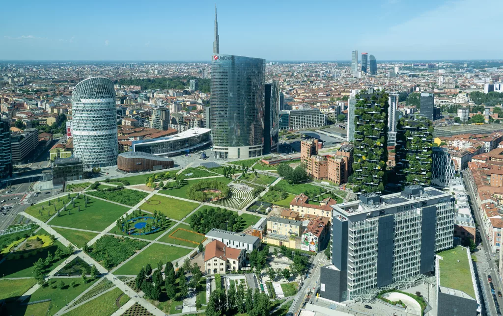 Milan: Unicredit tower, UnipolSai tower, the Bosco Verticale and BAM public park