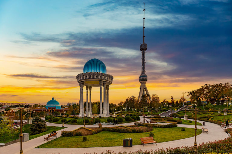 ウズベキスタン独立10周年　記念　O’ZBEKISTON 10 TOSHKENT Uzbekistan-768x512.jpg