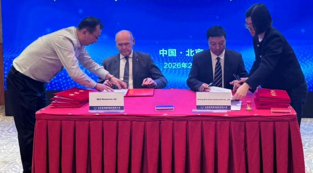 Sir John Peace signing initial contracts with Chinese consortium